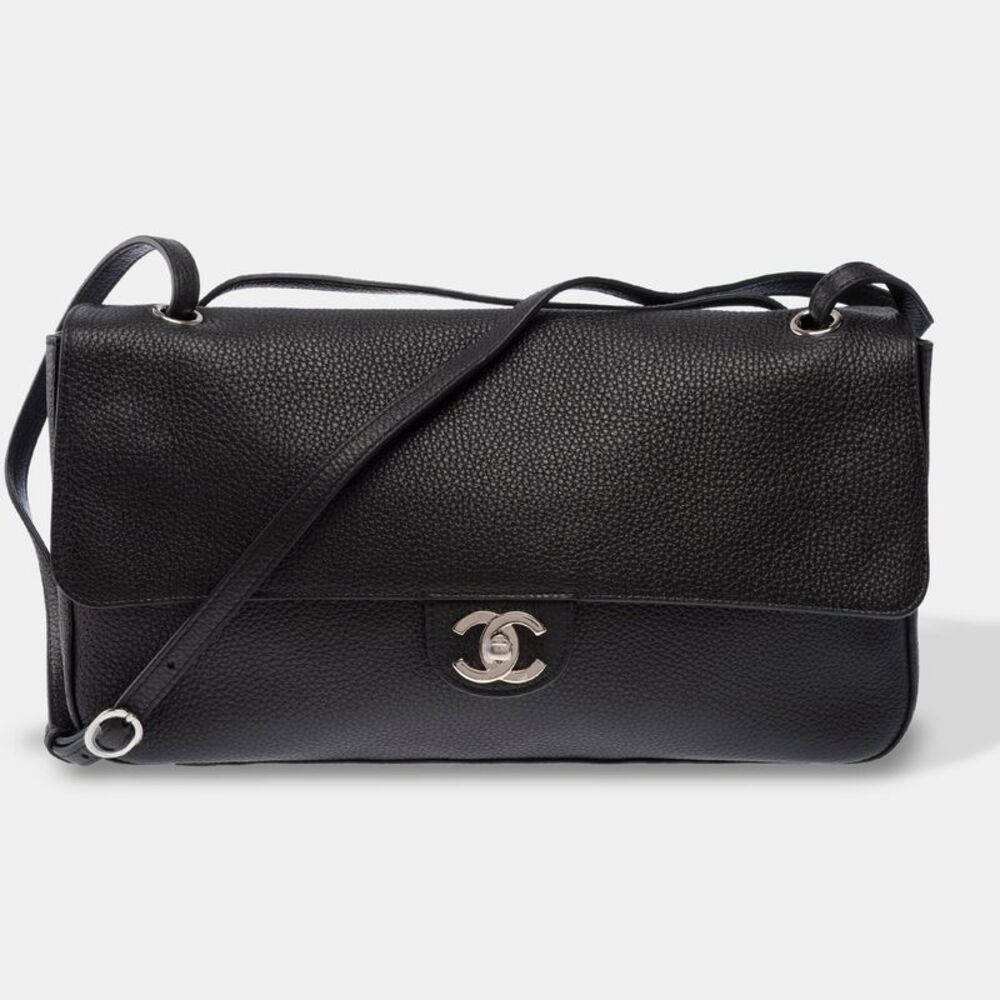 CHANEL Shoulder Bag